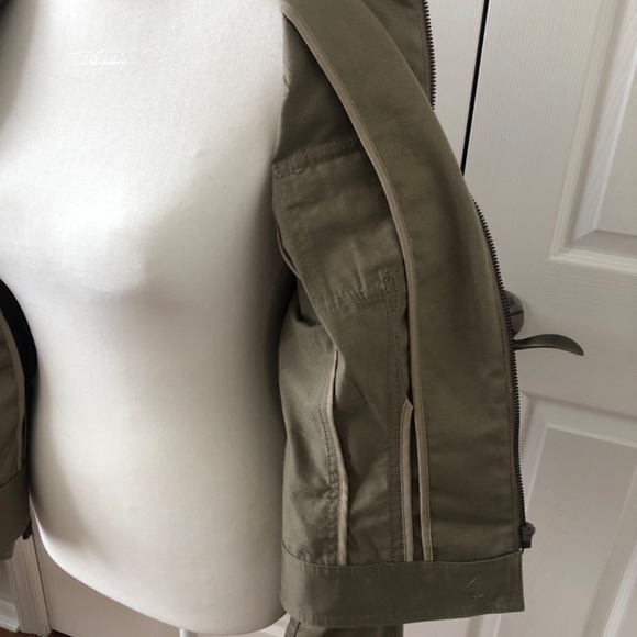 Ann Taylor cropped Blazer Jacket, size 8P EUC - Picture 4 of 6